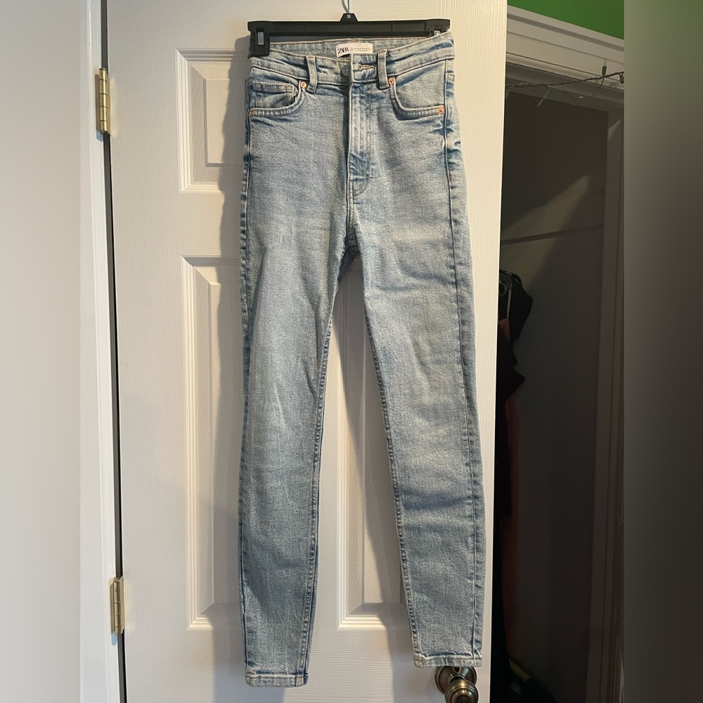 Zara light wash skinny jeans size 0